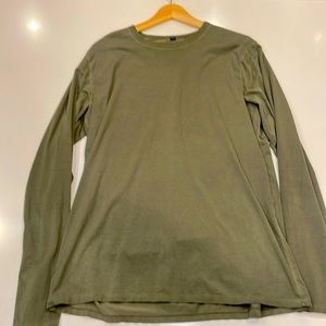 Mens lululemon olive green long sleeve tee. Worn only a few times. Size:L
